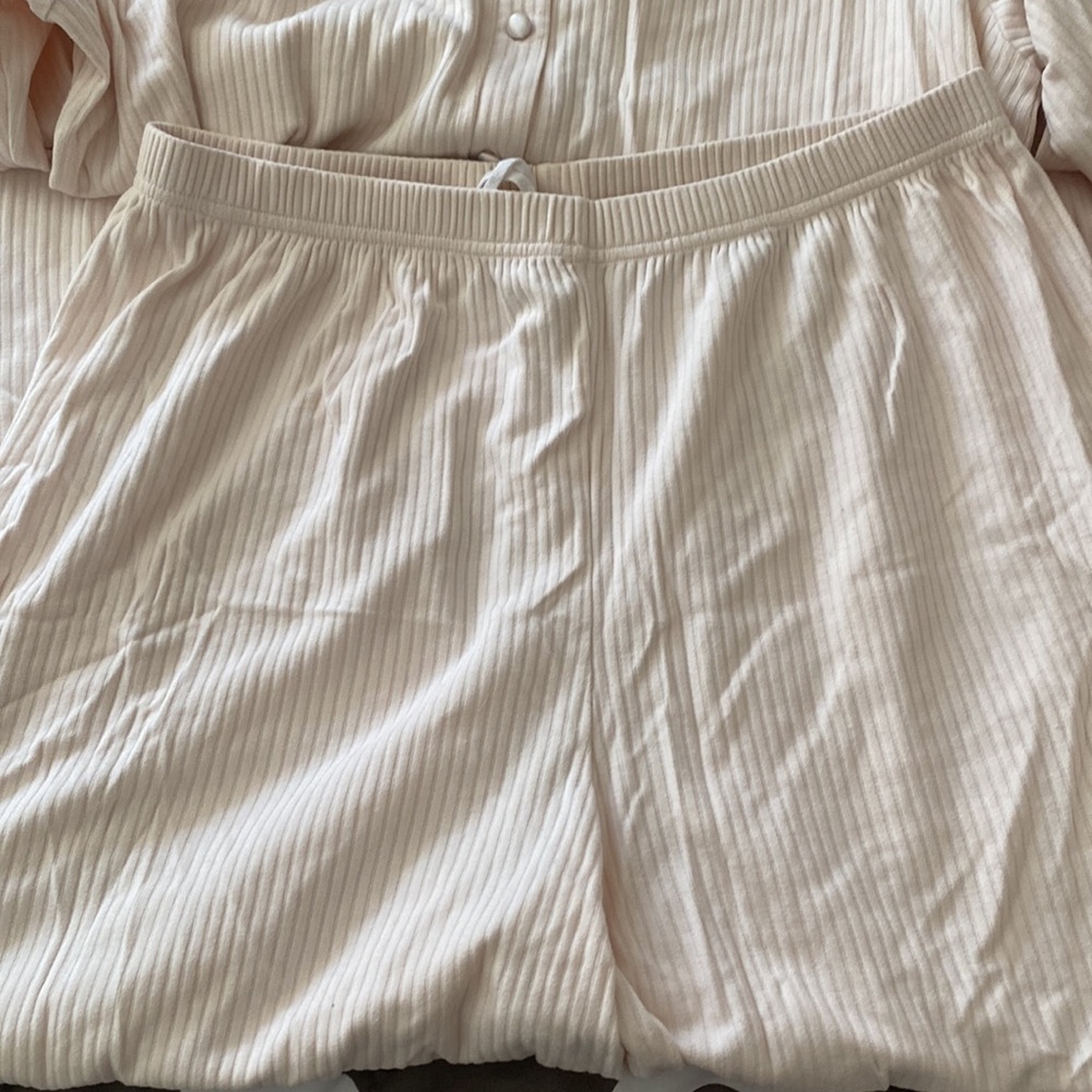 Jaclyn Smith Pajama Set - Picture 4 of 5